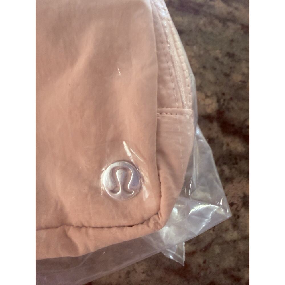 NWT $48 Lululemon Unisex Everywhere Belt Bag Large 1L Light Pink CUTE - Picture 2 of 8